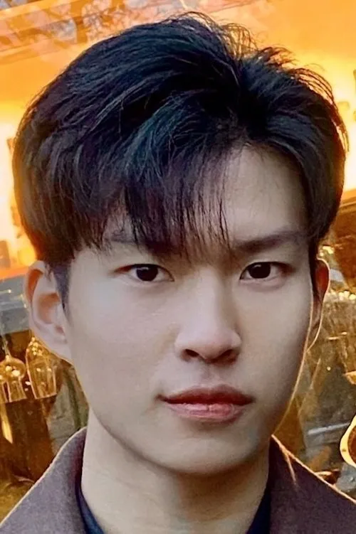 Zheng Jiaming en su biografía y filmografía