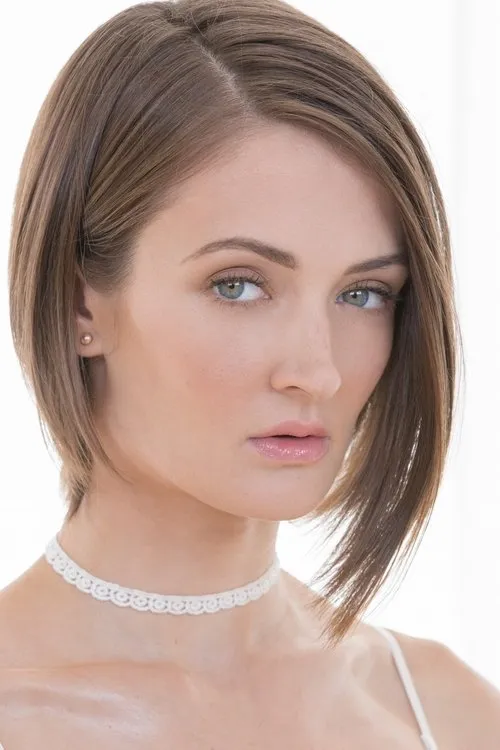 Zoe Sparx interpretando a (archive footage)