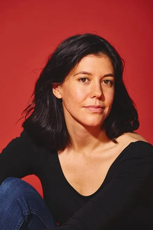 Zoe Winters interpretando a Denise