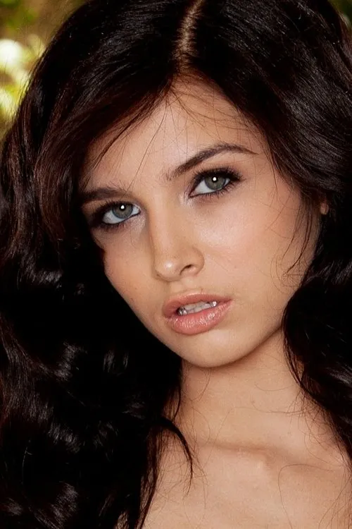 Zoey Kush interpretando a 