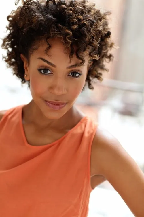 Zora Howard interpretando a Ayanna