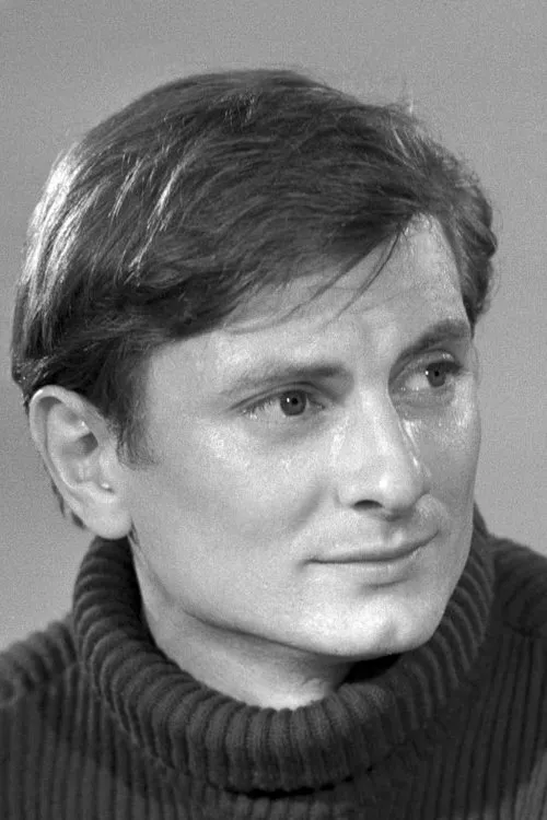 Zsigmond Fülöp interpretando a Attila Koszegi