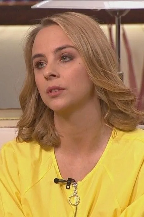 Zsófi Trecskó interpretando a Andi