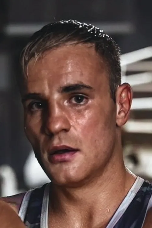 Zsolt Osadan interpretando a Self