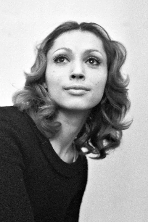 Zsuzsa Pálos interpretando a Weiler Róza