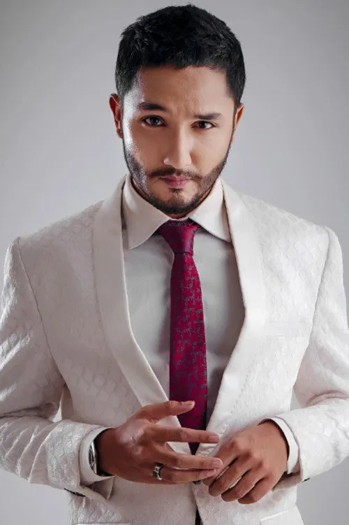 Hameed Sheikh ha trabajado con Zuhab Khan en 1 ocasiones