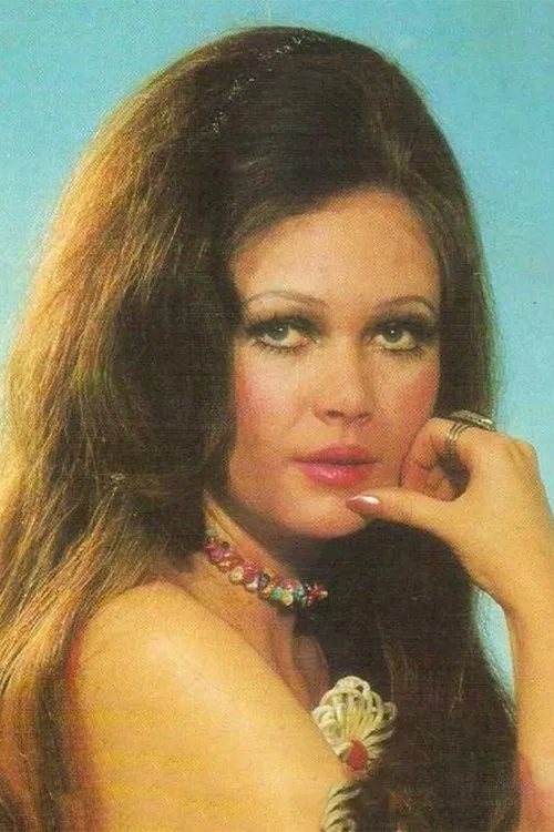 Zuhal Aktan interpretando a Lale Tayfuroglu