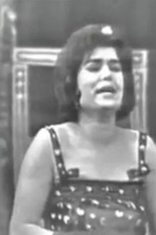 زيزى بكير interpretando a ??????