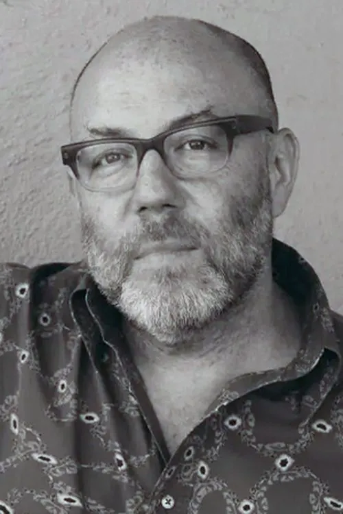 Adam Levy como Charles Hanani