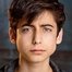 Aidan Gallagher como Number Five