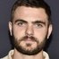 Alex Roe como Ben Pownall
