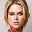Alice Eve como Susan Trenchard