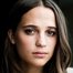 Alicia Vikander como Mira Harberg