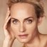 Amber Valletta como Lydia Davis