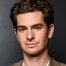 Andrew Garfield como Detective Jeb Pyre