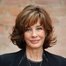 Anne Archer como Barbara Reynolds