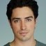 Ben Feldman como Jonah Simms