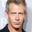 Ben Mendelsohn como Captain Dutton
