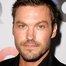 Brian Austin Green como Human Torch (voice)