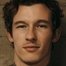 Callum Turner como Shaun Emery
