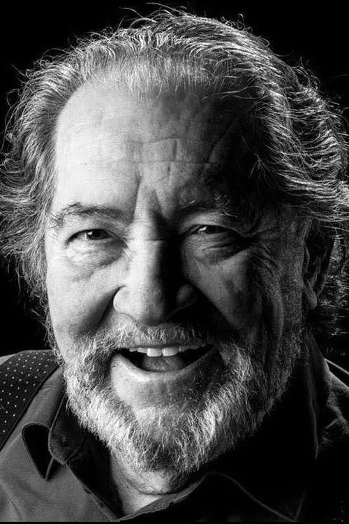 Carlos Santos como Chicho