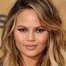 Chrissy Teigen como Ms. Mushroom