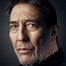 Ciarán Hinds como Richard M Watts