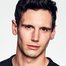 Cory Michael Smith como Varian Fry