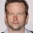Dallas Roberts como Dr. Jerome Oziel