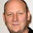 Dan Bakkedahl como Tim Hughes