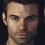 Daniel Gillies como Charlie Tate
