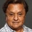 Deep Roy como Aaron