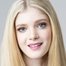 Elena Kampouris como Chloe Sampson