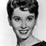 Elinor Donahue como Aunt Lillian