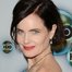 Elizabeth McGovern como Helen Brown