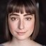 Ellise Chappell como Mona