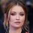 Emily Browning como Zoe