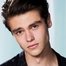 Felix Mallard como Marcus Baker