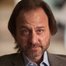 Fisher Stevens como Hugo Baker