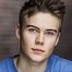Gage Munroe como Justin (voice)