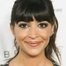 Hannah Simone como Dr. Brooks (voice)