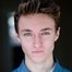 Harrison Osterfield como Snowden