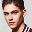 Hero Fiennes Tiffin como Ioan Fuller
