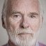 Ian McElhinney como Father Timothy