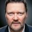 Ian Puleston-Davies como Peter Cullen