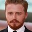 Jack Lowden como River Cartwright