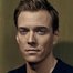 Jake Abel como Sasha Harrison