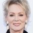 Jean Smart como Helen Fahey