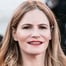 Jennifer Jason Leigh como Elsa Gardner
