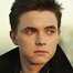 Jesse McCartney como Dick Grayson / Robin / Nightwing (voice)